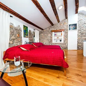 Oscar Iv With Terrace And Sea View Apartment